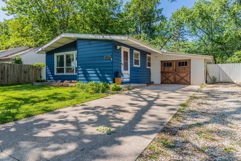 2006 Sangamon Dr, Champaign, IL 61821