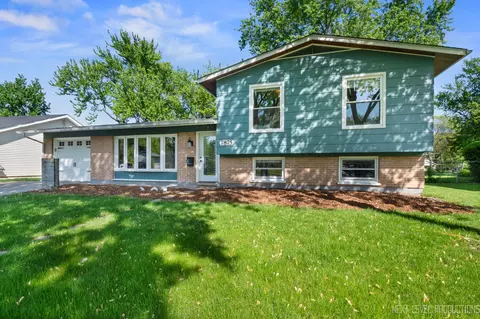 7875 Berkshire Dr, Hanover Park, IL 60133