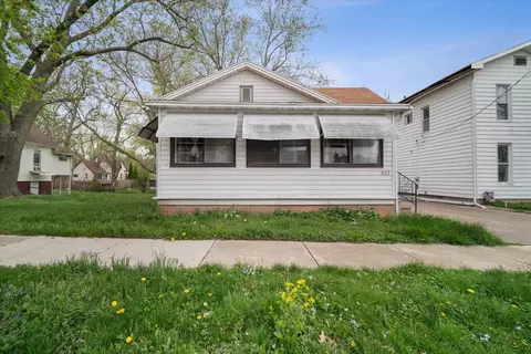 803 W Grove St, Bloomington, IL 61701