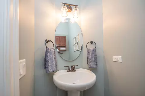 Bath - 16018 S Selfridge Cir, Plainfield, IL 60586 photo 1 of 7