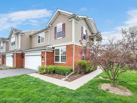 10 S416 Carrington Cir, Burr Ridge, IL 60527