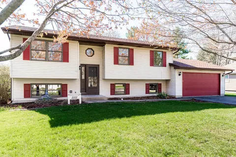 1111 Bonita Ln, Mchenry, IL 60050