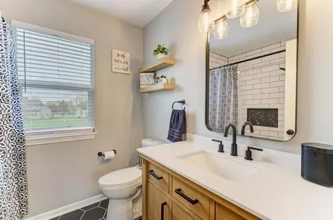 Bath - 13125 Cinnamon Cir, Plainfield, IL 60585 photo 3 of 4