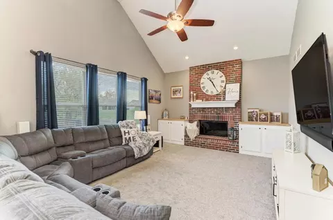 Living - 13125 Cinnamon Cir, Plainfield, IL 60585 photo 4 of 10
