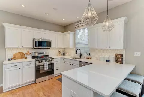 Kitchen - 13125 Cinnamon Cir, Plainfield, IL 60585 photo 1 of 7