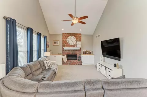 Living - 13125 Cinnamon Cir, Plainfield, IL 60585 photo 5 of 10