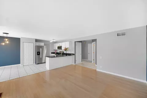 Living - 481 Rose Ln, Bartlett, IL 60103 photo 2 of 3