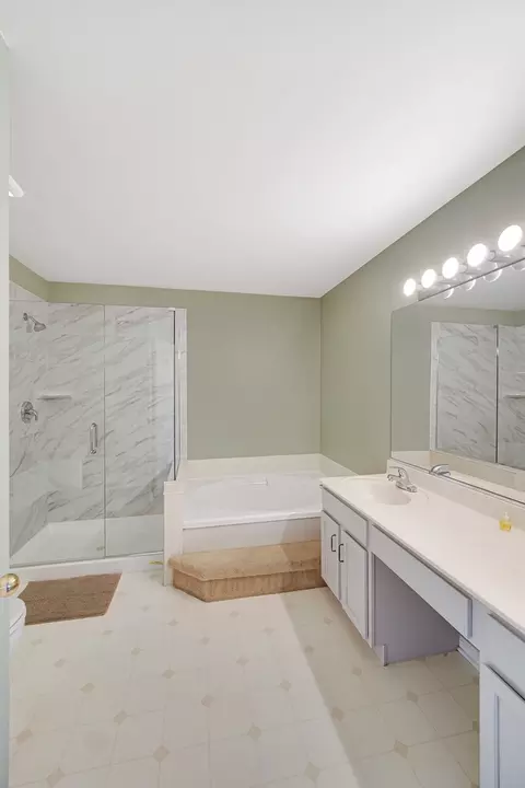 Bath - 481 Rose Ln, Bartlett, IL 60103 photo 2 of 3