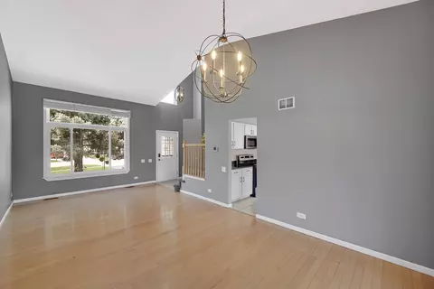 Living - 481 Rose Ln, Bartlett, IL 60103 photo 3 of 3