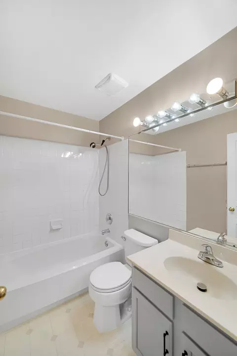 Bath - 481 Rose Ln, Bartlett, IL 60103 photo 3 of 3