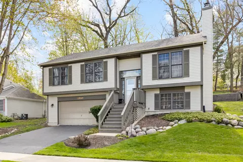 349 Bristol Ln, Fox River Grove, IL 60021