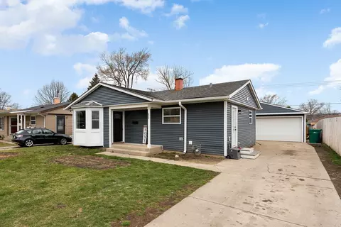 652 N Green Dr, Wheeling, IL 60090