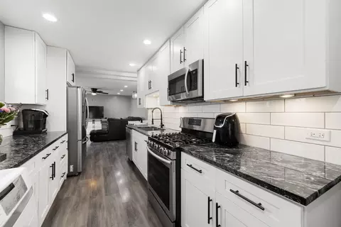 652 N Green Dr, Wheeling, IL 60090 photo 7