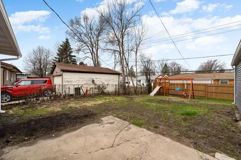 652 N Green Dr, Wheeling, IL 60090 photo 22