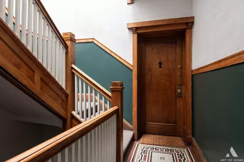 Entry Way - 939 E Hyde Park Blvd #2, Chicago, IL 60615 photo 1 of 5