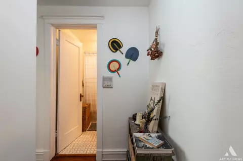 Entry Way - 939 E Hyde Park Blvd #2, Chicago, IL 60615 photo 5 of 5
