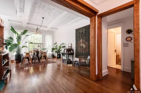 Dining - 939 E Hyde Park Blvd #2, Chicago, IL 60615 photo 1 of 2