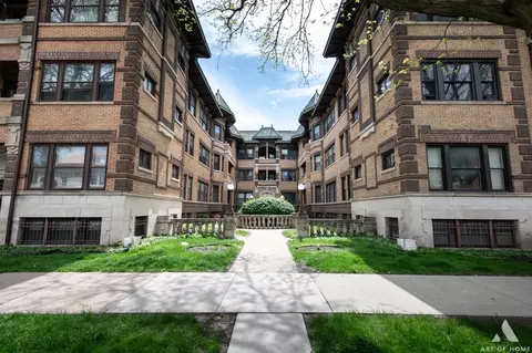 939 E Hyde Park Blvd #2, Chicago, IL 60615