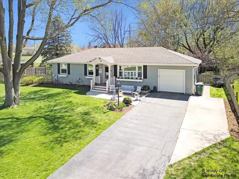 660 North Ave, Batavia, IL 60510