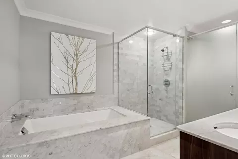 Bath - 10 E Delaware Pl #20D, Chicago, IL 60611 photo 3 of 6