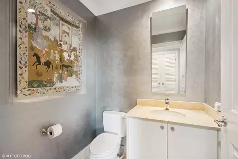 Bath - 10 E Delaware Pl #20D, Chicago, IL 60611 photo 1 of 6