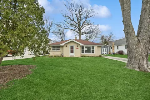 5112 Fountain Ln, Mchenry, IL 60050