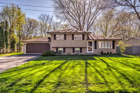 1560 Manhatas Trl, Algonquin, IL 60102