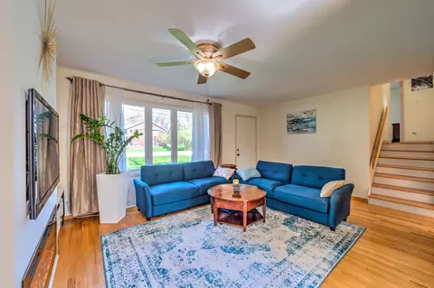 Living - 1560 Manhatas Trl, Algonquin, IL 60102 photo 3 of 5