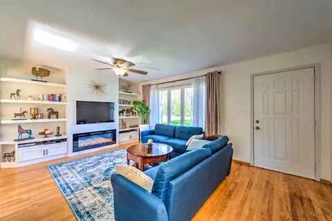 Living - 1560 Manhatas Trl, Algonquin, IL 60102 photo 2 of 5