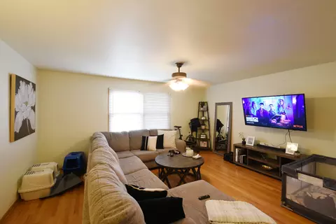 Living - 4325 Prescott Ave, Lyons, IL 60534 photo 6 of 10