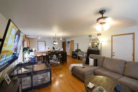 Living - 4325 Prescott Ave, Lyons, IL 60534 photo 7 of 10