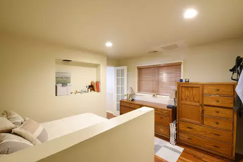 Bath - 4325 Prescott Ave, Lyons, IL 60534 photo 1 of 5