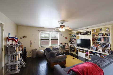 Living - 4325 Prescott Ave, Lyons, IL 60534 photo 9 of 10