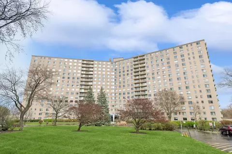 7061 N Kedzie Ave #1408, Chicago, IL 60645