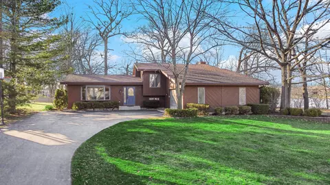 426 Teal Rd, Lindenhurst, IL 60046