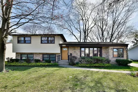 1921 N Verde Dr, Arlington Heights, IL 60004