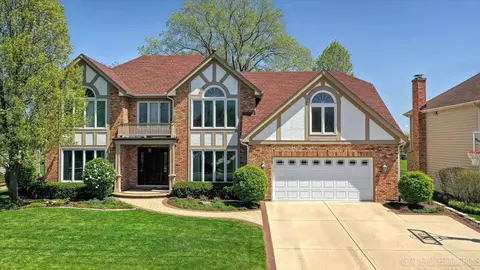 87 Hawkins Cir, Wheaton, IL 60189