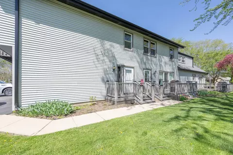 1882 Carnation Ct #D, Aurora, IL 60506 photo 2
