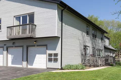 1882 Carnation Ct #D, Aurora, IL 60506