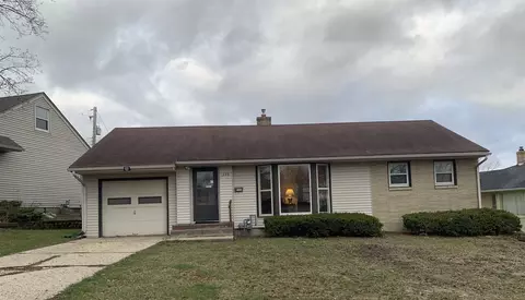 328 Calvin Park S, Rockford, IL 61108