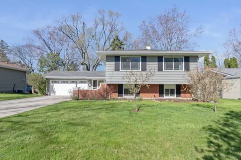 2 S134 Hampton Ln, Lombard, IL 60148
