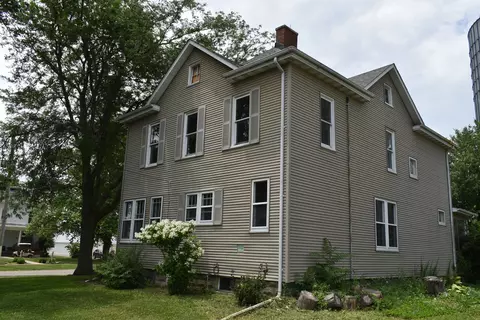Exterior - 401 Washington St, Benson, IL 61516 photo 3 of 4