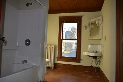 Bath - 401 Washington St, Benson, IL 61516 photo 1 of 2