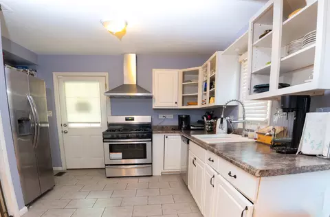 Kitchen - 277 E Golf Rd, Des Plaines, IL 60016 photo 1 of 2