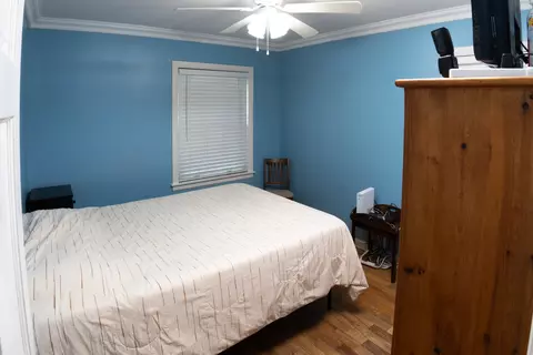 Bedroom - 277 E Golf Rd, Des Plaines, IL 60016 photo 2 of 7