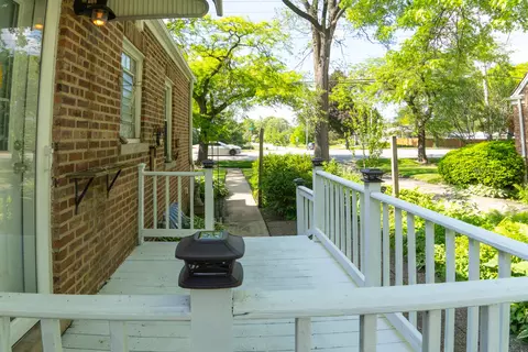Exterior - 277 E Golf Rd, Des Plaines, IL 60016 photo 4 of 6