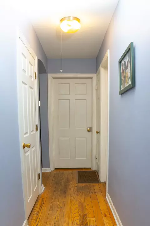Entry Way - 277 E Golf Rd, Des Plaines, IL 60016 photo 1 of 2