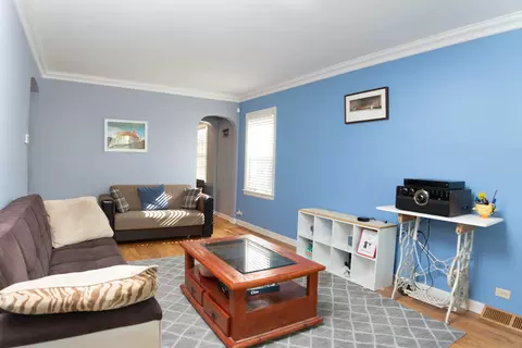 Living - 277 E Golf Rd, Des Plaines, IL 60016 photo 1 of 2
