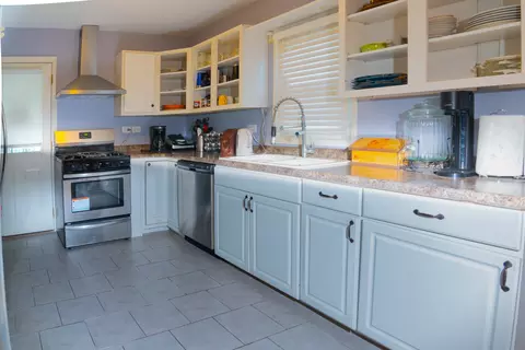 Kitchen - 277 E Golf Rd, Des Plaines, IL 60016 photo 2 of 2