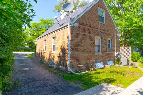 Exterior - 277 E Golf Rd, Des Plaines, IL 60016 photo 3 of 6